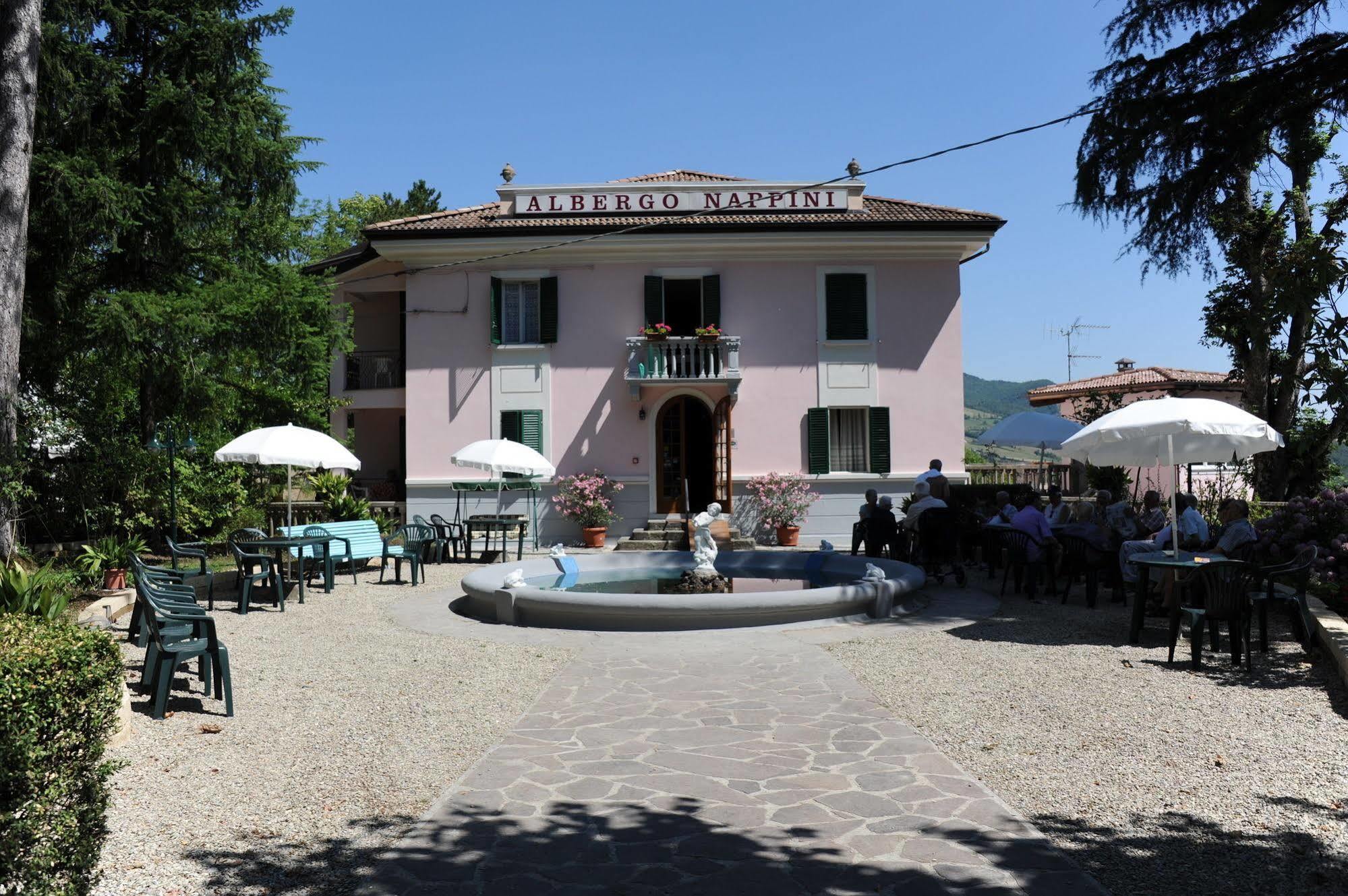 Albergo Nappini Lizzano In Belvedere Exteriör bild